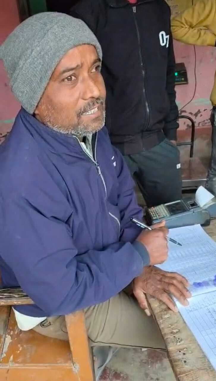 पांच किलो अनाज में कटौती, पीडीएस का वीडियो वायरल, प्रशासन पर उठे सवाल