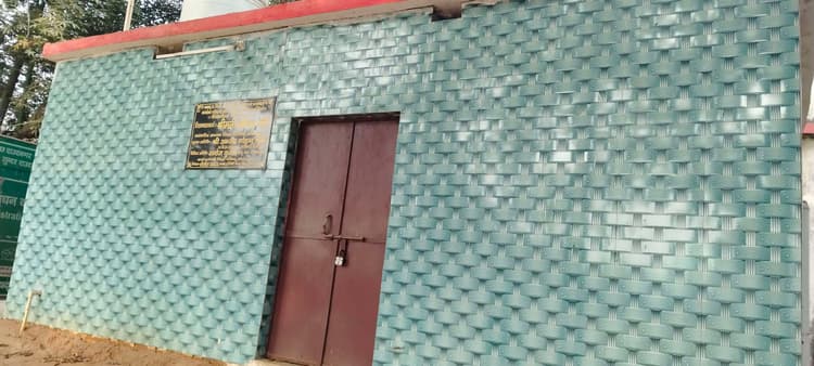 दाउदनगर में लाखों की लागत से बने सामुदायिक शौचालय पड़े अनुपयोगी