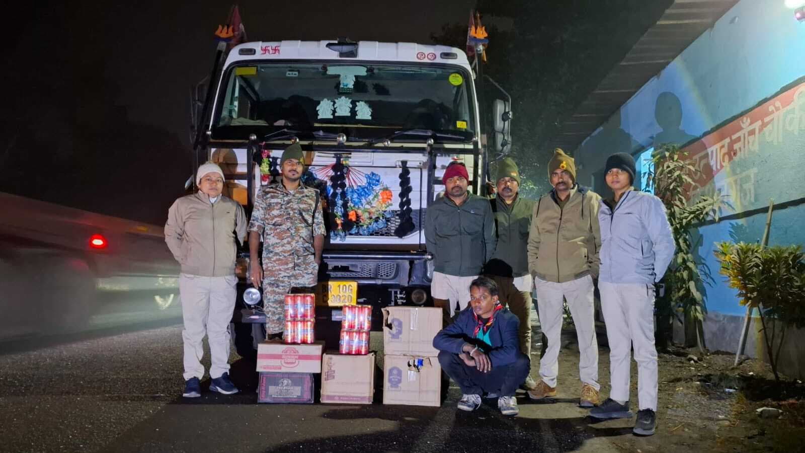 60 लीटर विदेशी शराब के साथ ट्रक सहित चालक गिरफ्तार