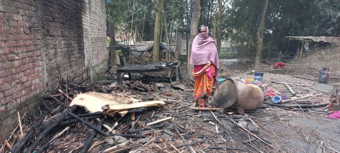 खाना बनाने के दौरान आग लगने से एक घर राख