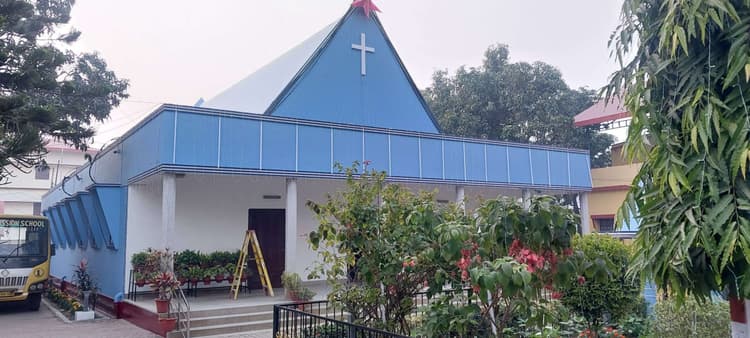 क्रिसमस को लेकर शहर के दोनों चर्च में उमड़ी लोगों की भीड़, कैंडिल जलाकर होगी प्रार्थना