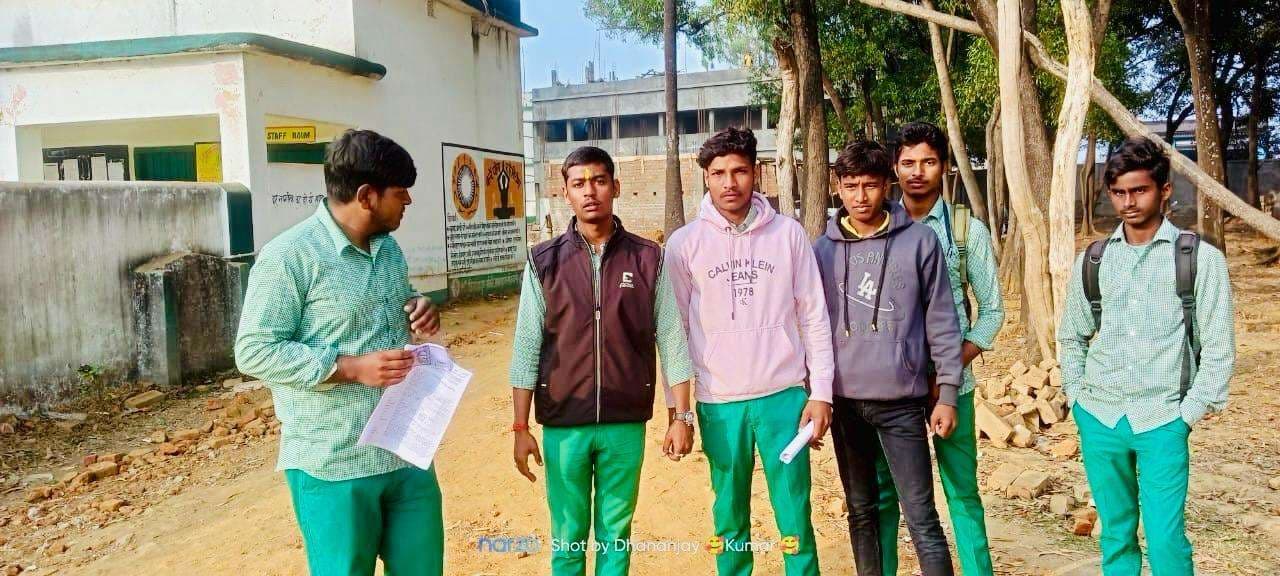 11वीं में पंजीकरण के लिए छात्रों से 800 व छात्राओं से लिए जा रहे हैं 550 रुपये