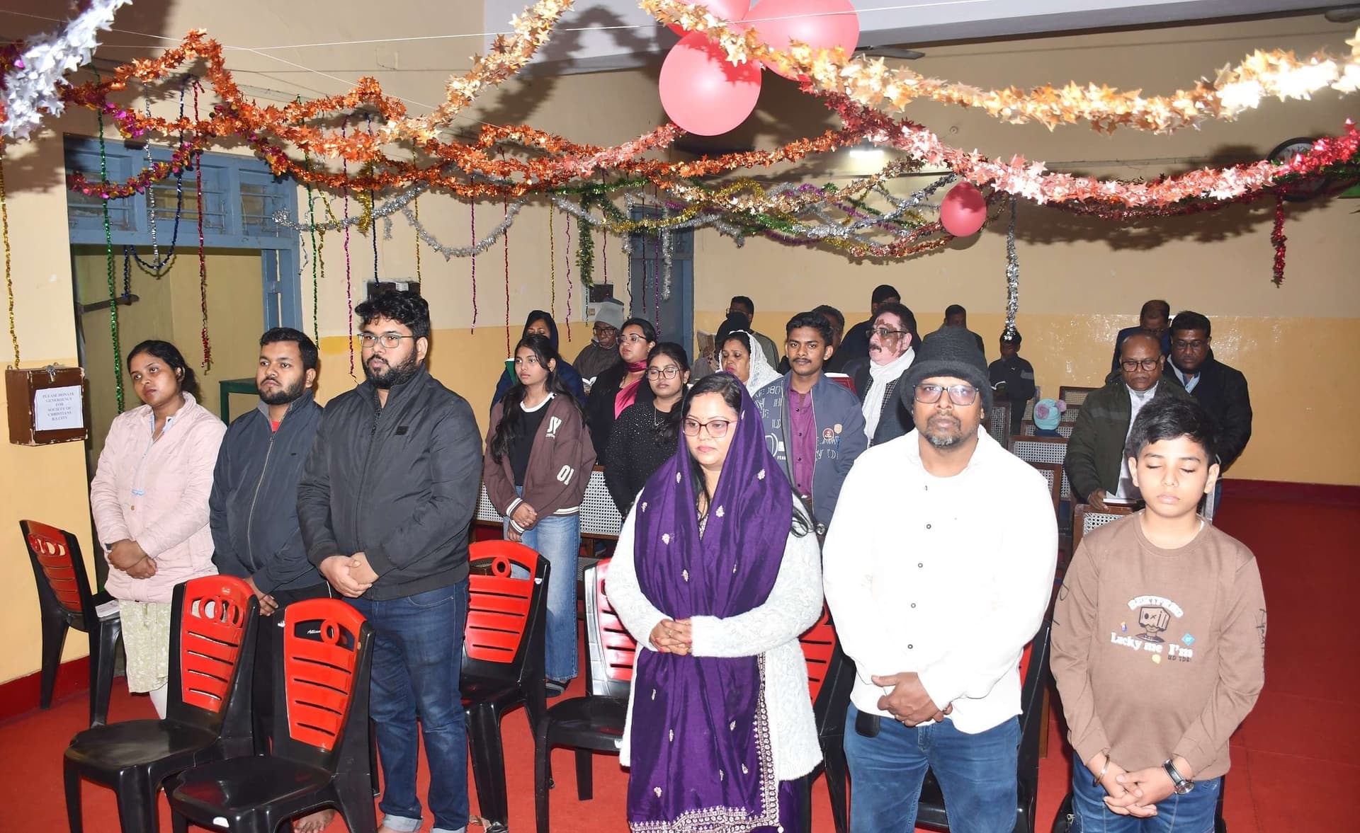 Bokaro News : चर्च में गूंजे कैरोल, जन्मे प्रभु यीशु, छाया उल्लास