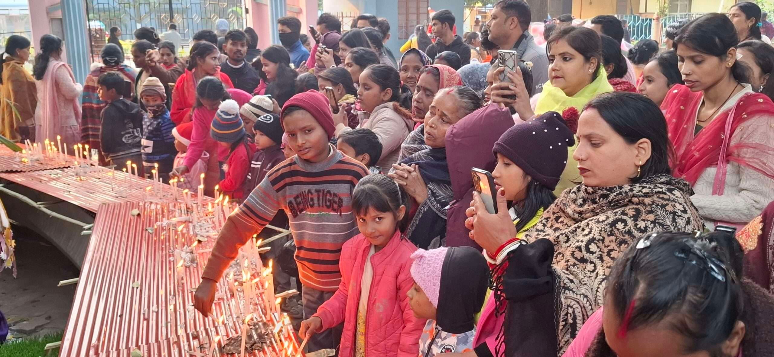 क्रिसमस के उत्सव में डूबा पूर्णिया, उत्साह के बीच मना प्रभु यीशु के जन्म का जश्न