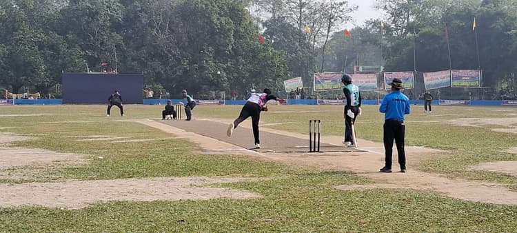 बलिया को 17 रनों से हराकर सेमीफाइनल में पहुंचा गया