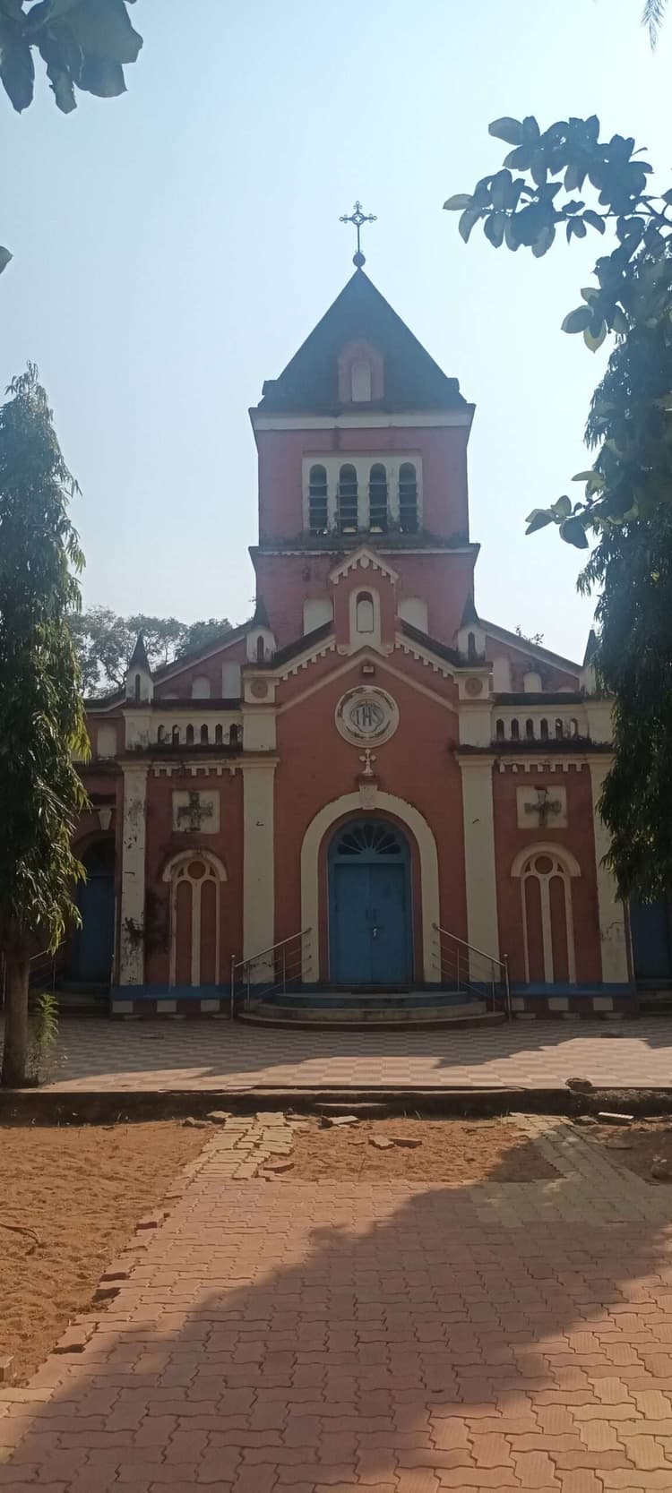 क्रिसमस पर गिरजाघरों में हुई विशेष प्रार्थना सभा