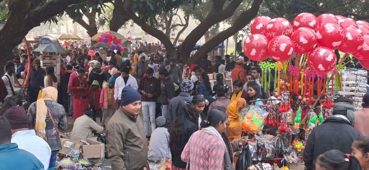 गिरजाघरों में मना प्रभु यीशु का जन्मोत्सव