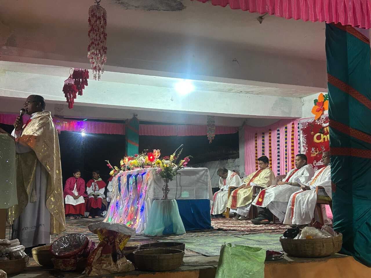 प्रभु यीशु जन्म के साथ प्रेम व सद्भावना का संदेश लेकर आये : रेव्ह फादर संजय तिग्गा