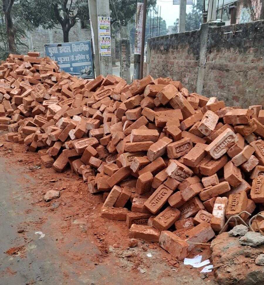 नाला निर्माण में हो रही अनियमितता