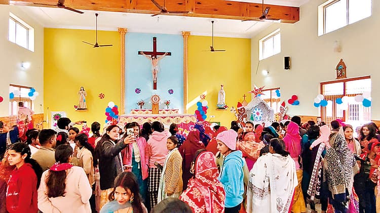 Jejanabad News : रात 12 बजे से ही शुरू हो गया था प्रार्थना का दौर, प्रभु को किया नमन