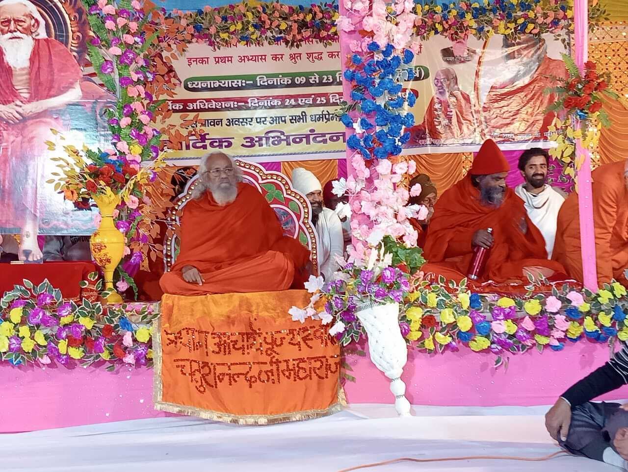 हर मनुष्य के जीवन में गुरु आवश्यक : चतुरानंद महाराज