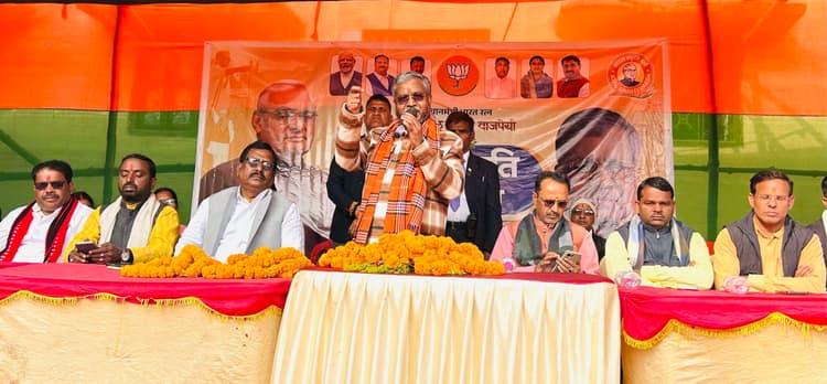Giridih News :संघर्षों को झेलते हुए आगे बढ़े थे अटल बिहारी वाजपेयी : बाबूलाल