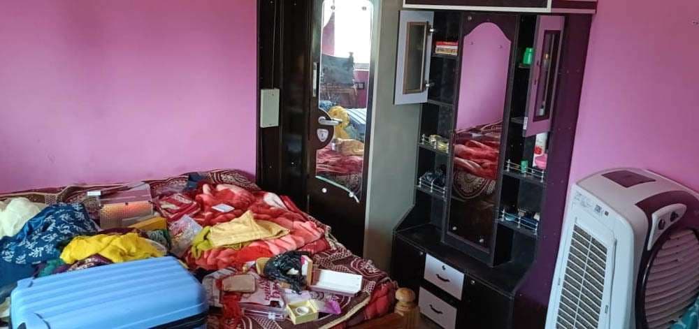 बंद घर से 10 लाख के गहने की चोरी