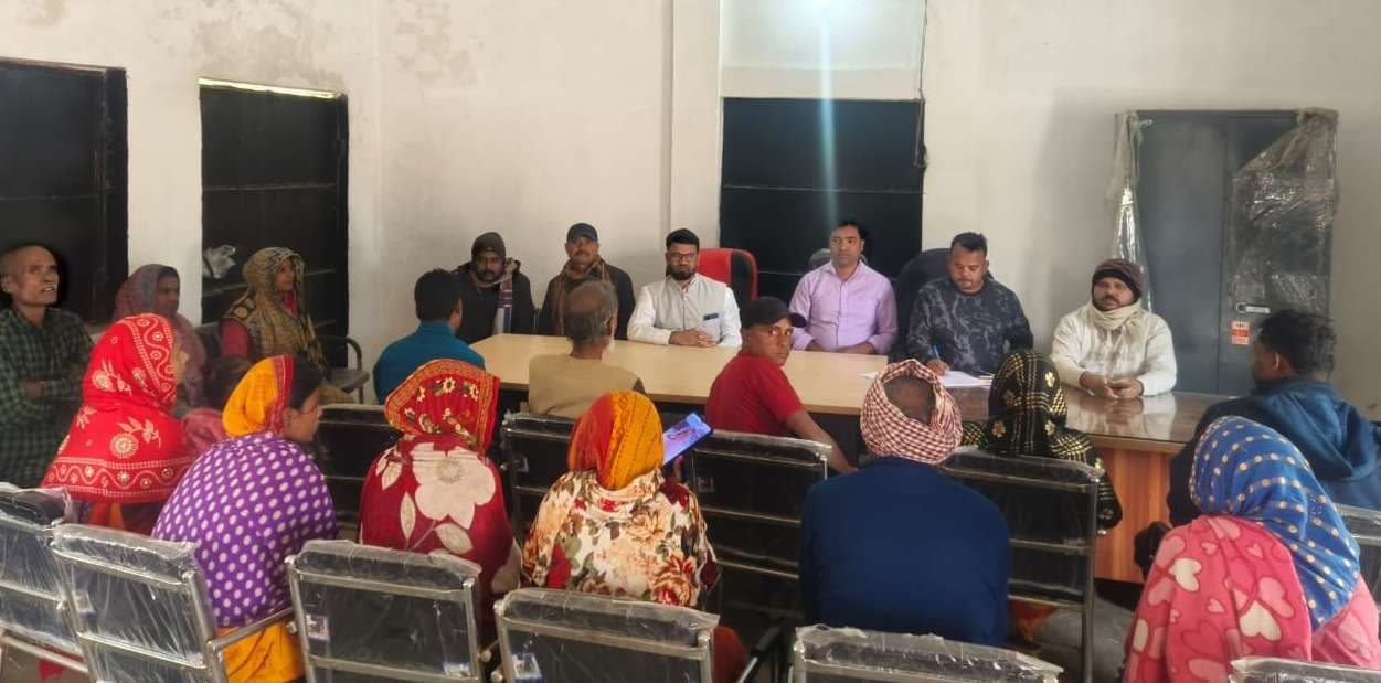 ग्राम सभा में पंचायत योजनाओं पर की गयी चर्चा