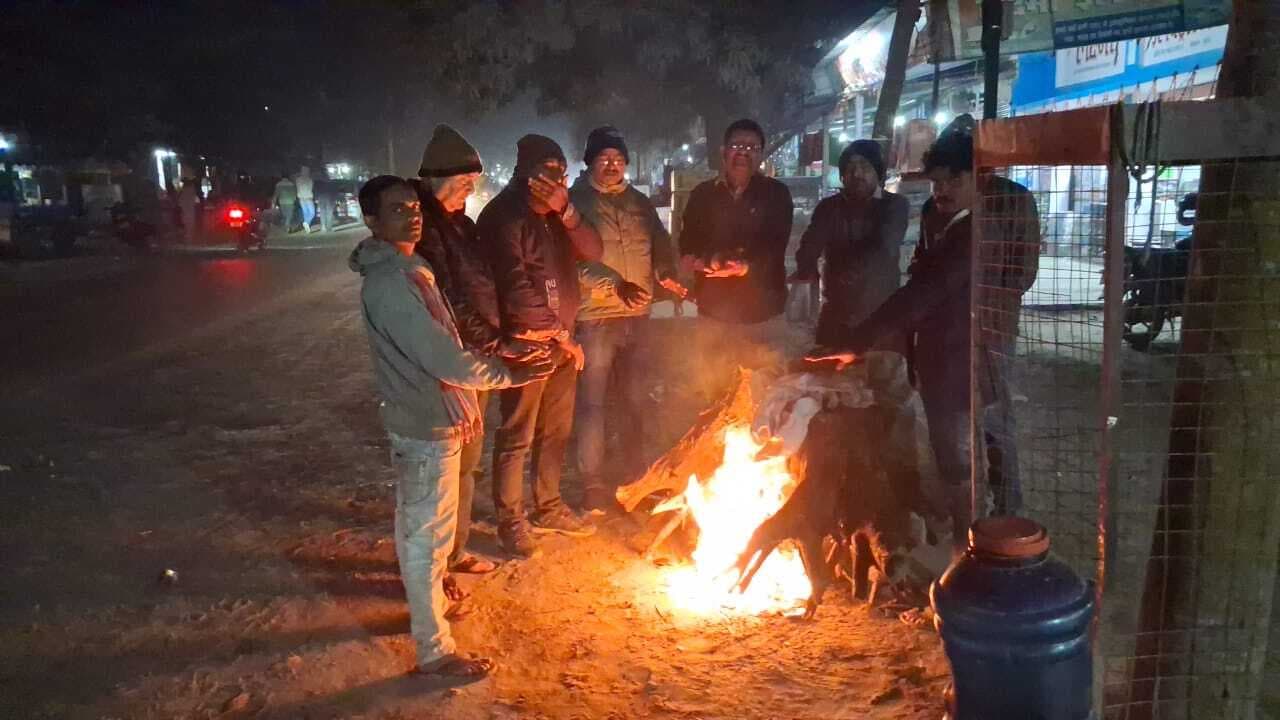 भीमनगर मुखिया ने पंचायत के दो दर्जन जगहों पर किया अलाव व्यवस्था