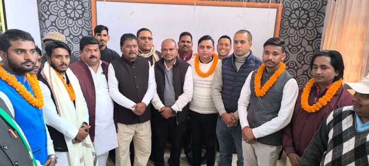 Giridih News :पार्टी को मजबूत करने के लिए जमीन पर करें काम : भूपेंद्र