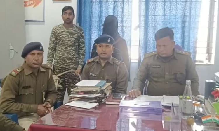 Giridih News :जमुआ में देशी कट्टा के साथ पिता गिरफ्तार, पुत्र फरार