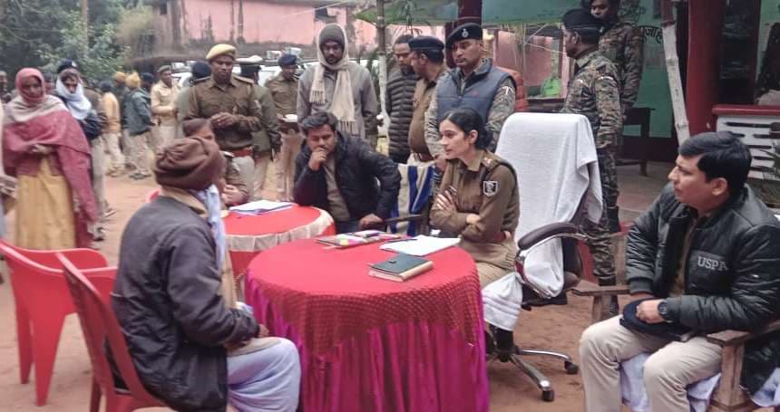 जनता दरबार में एसपी ने सुनीं फरियादियों की समस्याएं, दिये विधिसम्मत कार्रवाई के निर्देश