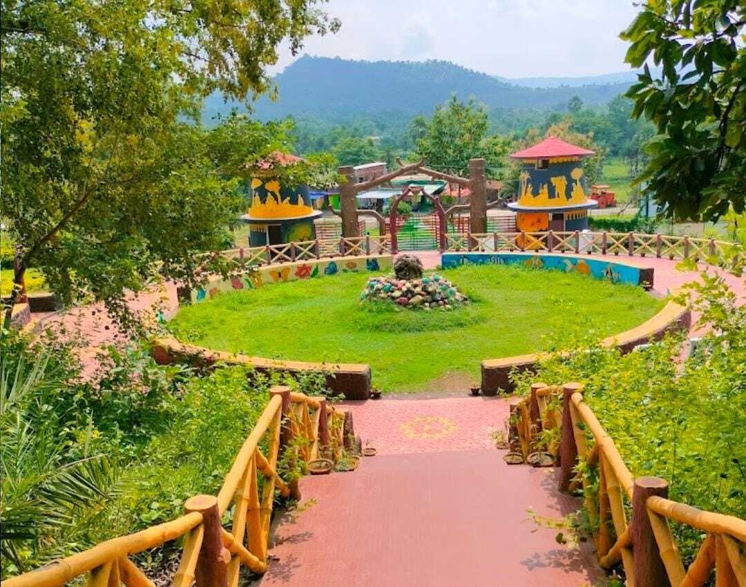 वन देवी रक्सी स्थान, तेलियागढ़ी किला व अन्य पिकनिक स्पॉट पर्यटकों से हो रहे गुलजार