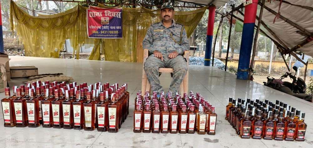 197 बोतल अंग्रेजी शराब जब्त, चालक फरार