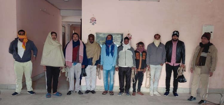 शराब के साथ एक तस्कर व आठ शराबी गिरफ्तार