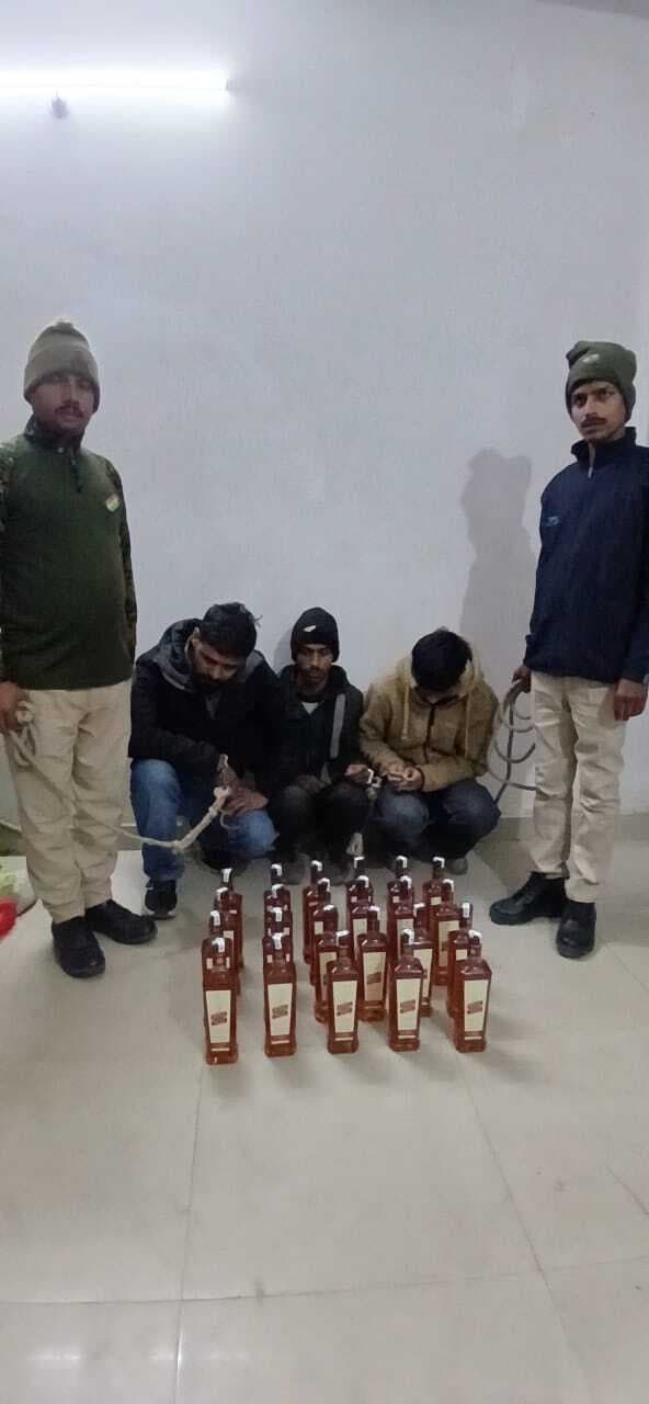 सुपौल रेलवे स्टेशन परिसर से 23 बोतल विदेशी शराब के साथ अंतरराज्यीय तीन तस्कर गिरफ्तार