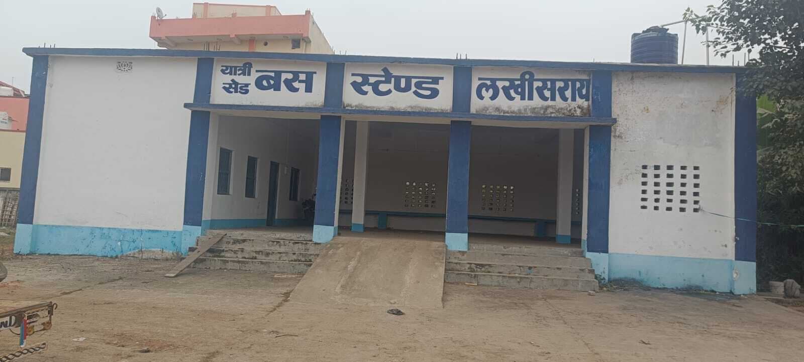 डिफाल्टर संवेदक बस पड़ाव का वसूल रहे शुल्क