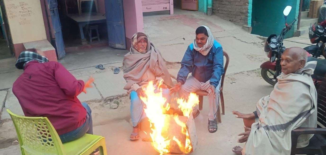 -कंपकंपा देने वाली ठंड में घरों में रहे दुबके