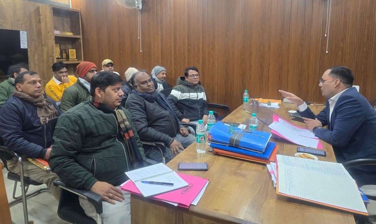 पोखर को अतिक्रमण मुक्त करने व साफ-सुथरा करने का निर्देश