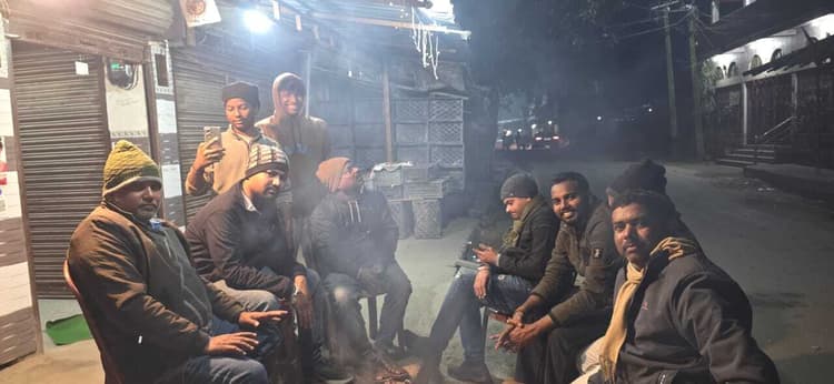 कड़ाके की ठंड और पछुआ हवाओं से आम जनजीवन प्रभावित