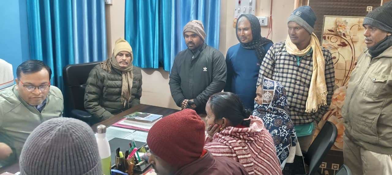 जनता दरबार में एक मामले का निष्पादन