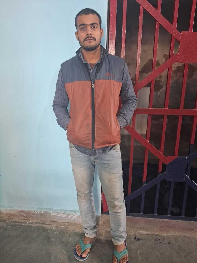 कजरा थाना के समीप गिट्टी लदा ट्रैक्टर जब्त, चालक गिरफ्तार
