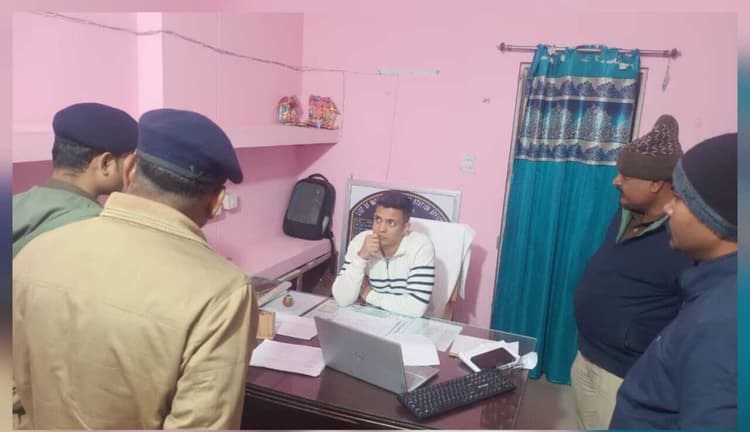 एसपी ने किया मांझा थाने का औचक निरीक्षण