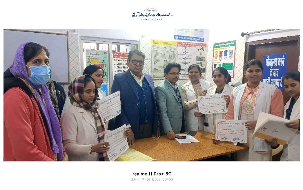 Madhubani News : प्रशिक्षण के बाद नर्सों को दिया गया प्रमाणपत्र