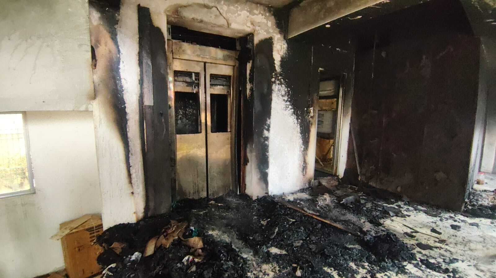 Giridih News: माॅल में आग लगने से कई दुकानें जलकर खाक