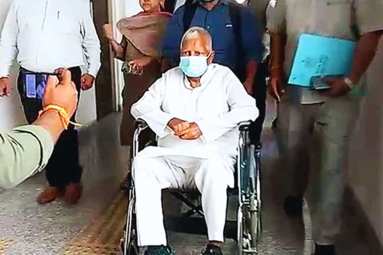 Lalu Yadav: फिर काम आई बेटी! चुपके से लालू यादव पहुंचे इस बेटी के पास… कानों कान नहीं हुई खबर