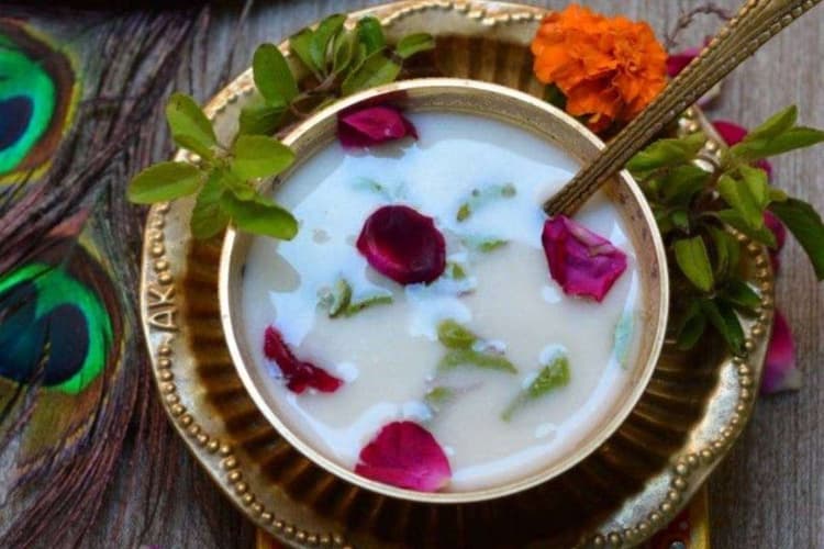 Panchamrit Bhog for Tulsi Mata: तुलसी पूजन दिवस पर मां तुलसी को भोग लगाएं पंचामृत – जानें पंचामृत बनाने का सही तरीका