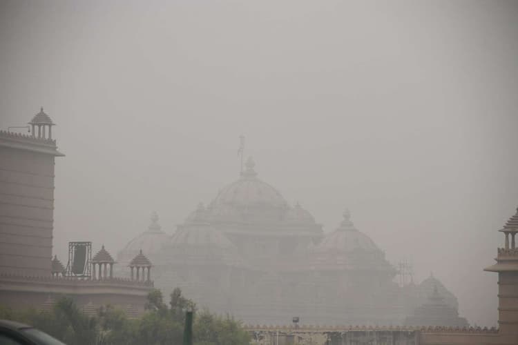 Pollution: दिल्ली-एनसीआर में प्रदूषण बढ़ने के साथ वायु गुणवत्ता आयोग ने बढ़ाई सख्ती