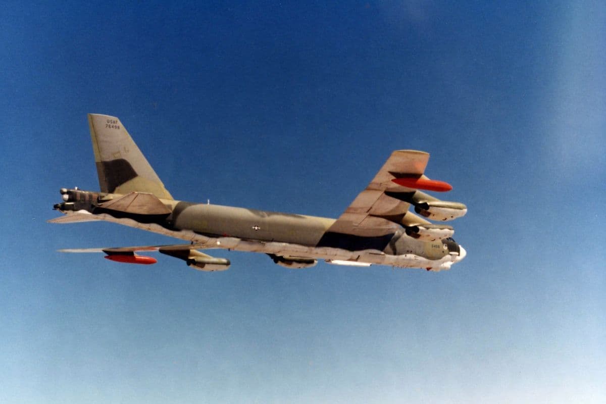 America Operation Crested Ice: समुद्री द्वीप पर क्रैश हुआ था अमेरिकी B-52 परमाणु बॉम्बर, 58 साल बाद फिर चर्चा में America Operation Crested Ice: समुद्री द्वीप पर क्रैश हुआ था अमेरिकी B-52 परमाणु बॉम्बर, 58 साल बाद फिर चर्चा में