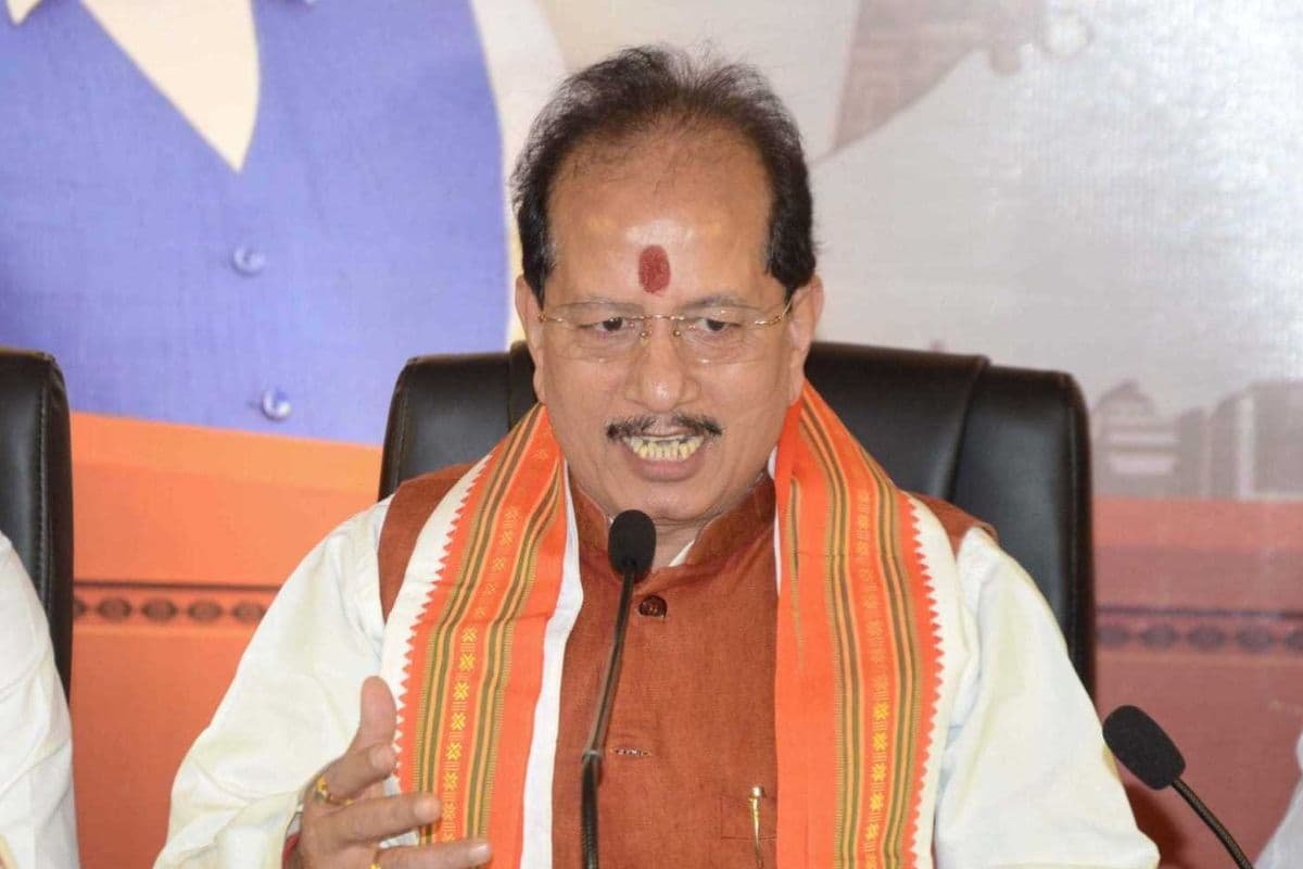 Bihar Bhumi: डिप्टी CM विजय सिन्हा का बड़ा एक्शन, रिश्वतखोरी के आरोप में CO को हटाने का आदेश