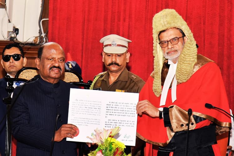 सुजॉय पॉल बने कलकत्ता हाईकोर्ट के मुख्य न्यायाधीश, कोर्ट रूम में ली शपथ