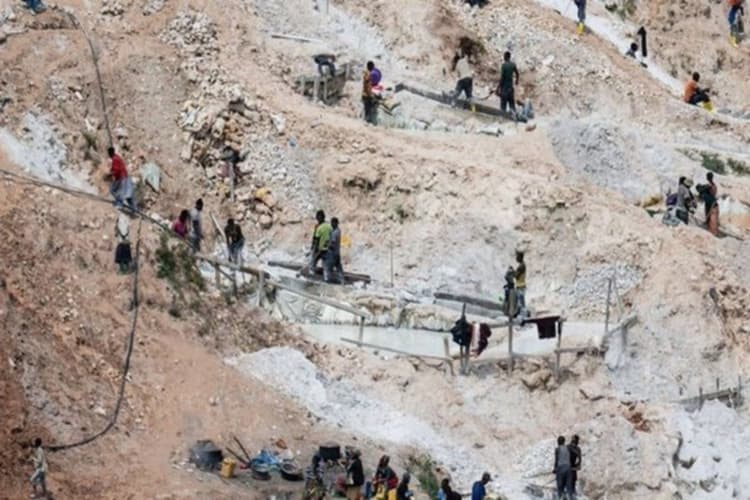 कांगो की खदान में बड़ा हादसा, 200 से ज्यादा लोगों की मौत; मोबाइल-लैपटॉप बनाने में काम आता है यहां का पत्थर