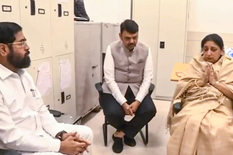 अजित पवार की पत्नी सुनेत्रा पवार बन सकती हैं महाराष्ट्र की डिप्टी सीएम, NCP नेता ने दिए संकेत