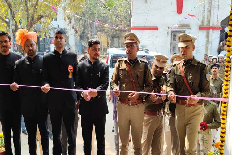 रिपब्लिक डे पर धनबाद को मिली हाईटेक पुलिस कंट्रोल रूम की सौगात, डीसी-एसपी ने की शुरुआत