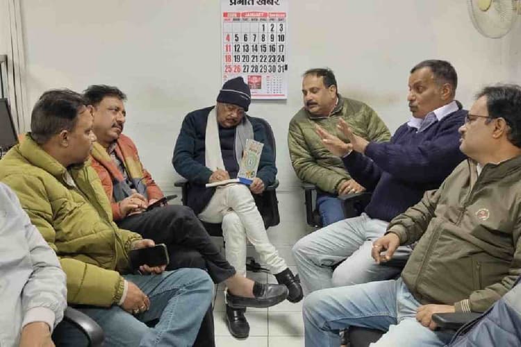 झारखंड सरकार के वित्त मंत्री पहुंचे प्रभात खबर, केंद्र के समक्ष रखे जाने वाले मुद्दों पर ली राय