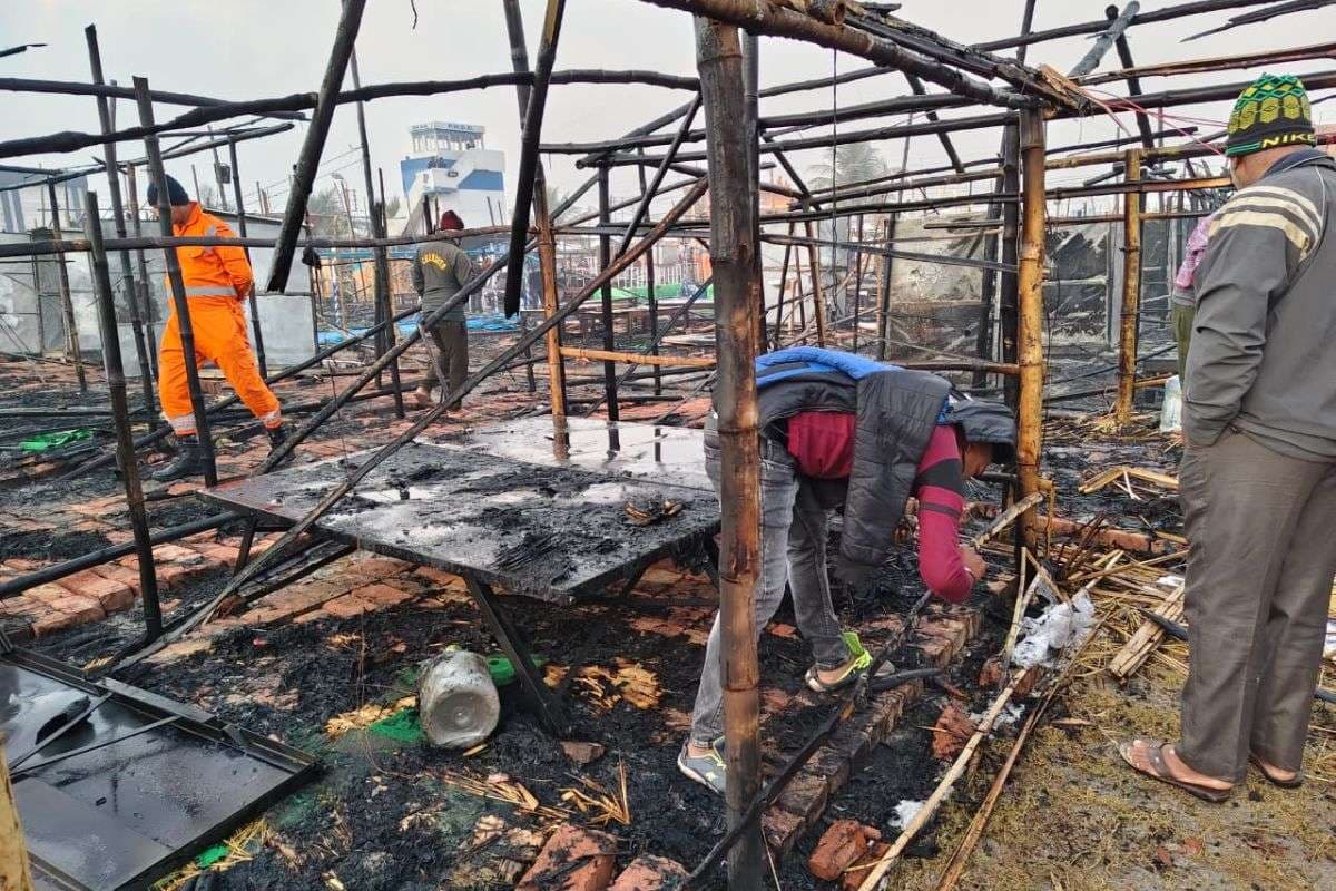 Gangasagar Mela Fire: गंगासागर मेला क्षेत्र में लगी आग, शुभेंदु के सोशल मीडिया पोस्ट पर ट्रोल हुईं ममता बनर्जी