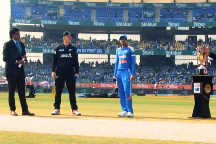 IND vs NZ 1st ODI: भारत ने टॉस जीता, न्यूजीलैंड की बल्लेबाजी, ऐसी है दोनों टीमों की प्लेइंग 11