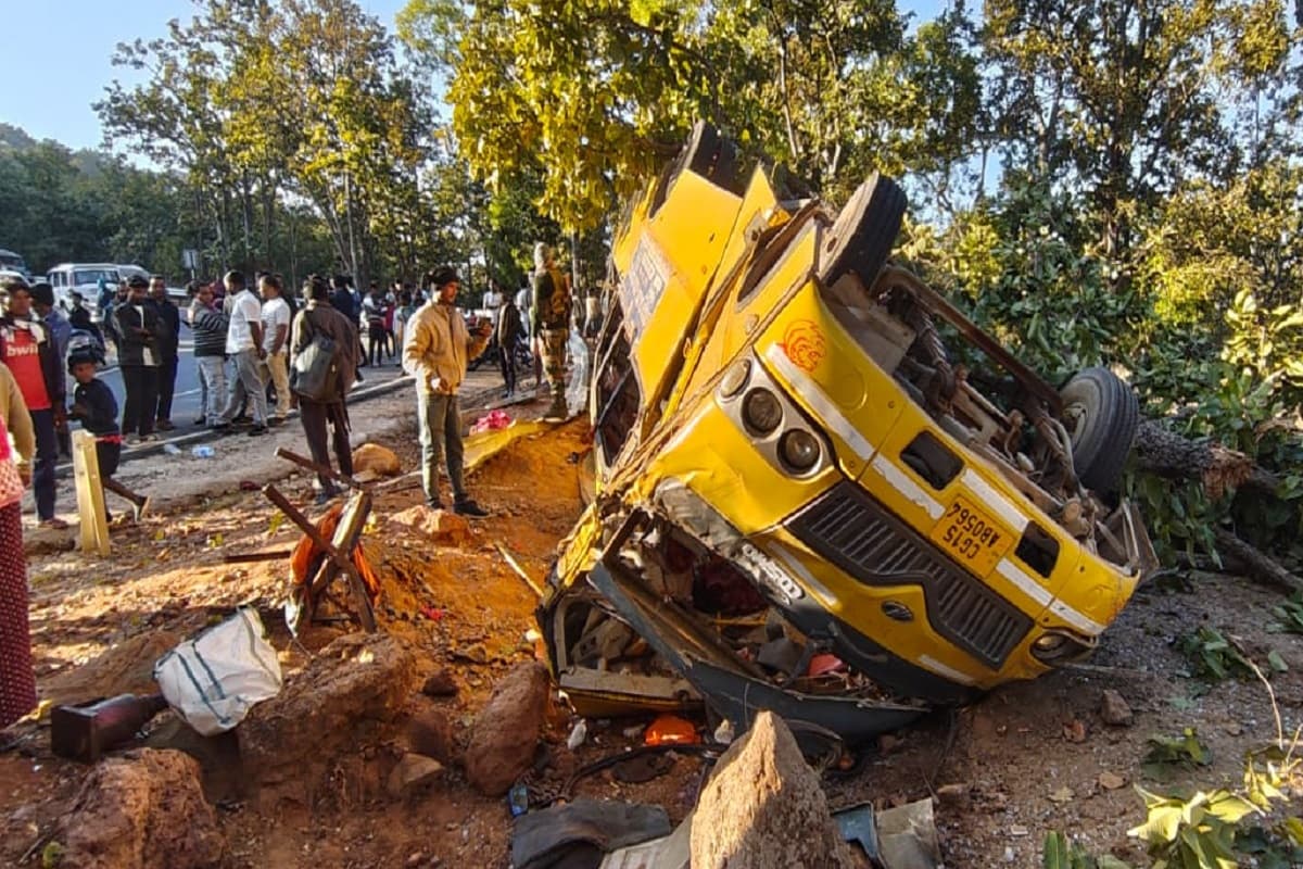 Latehar Bus Accident: लातेहार के महुआडांड़ में बड़ा बस हादसा, 9 लोगों की मौत, 82 घायल
