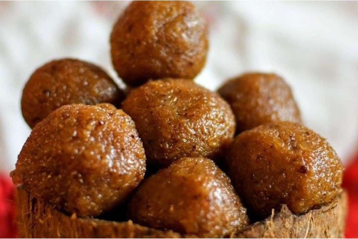Makar Sankranti Special Gud Coconut Laddu Recipe: बिना चीनी बनाएं दानेदार गुड़ नारियल लड्डू, नोट करें संक्रांति स्पेशल रेसिपी