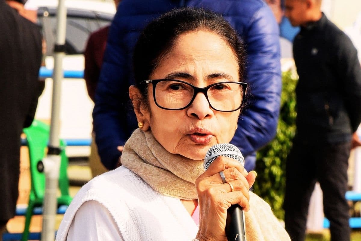 बंगाल चुनाव 2026 से पहले ममता बनर्जी का ECI पर बड़ा आरोप, SIR में BJP आईटी सेल के ऐप का हो रहा इस्तेमाल बंगाल चुनाव 2026 से पहले ममता बनर्जी का ECI पर बड़ा आरोप, SIR में BJP आईटी सेल के ऐप का हो रहा इस्तेमाल